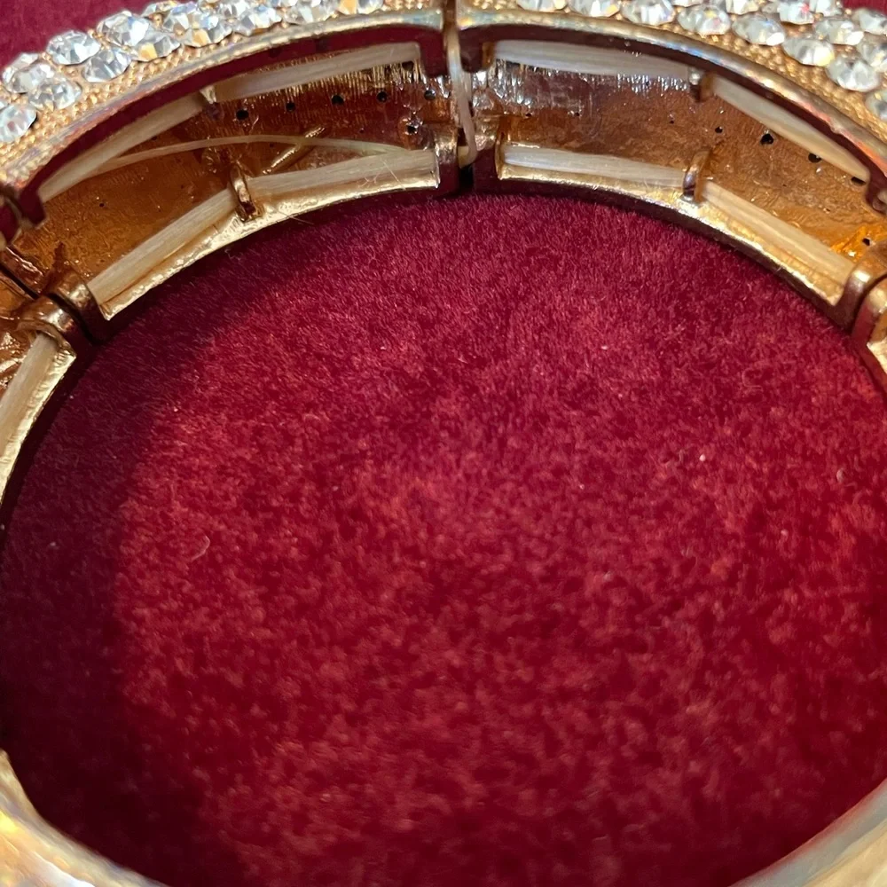 ☀️SALE☀️VGC Vintage Bracelet & Earrings Set Rhinestones Gold Tone. Glamorous ✨ - Picture 9 of 11